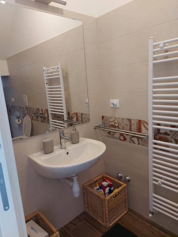 Apartmán Il Caddi - Caratteristico Monolocale In Pieno Centro Storico LʼAquila Exteriér fotografie